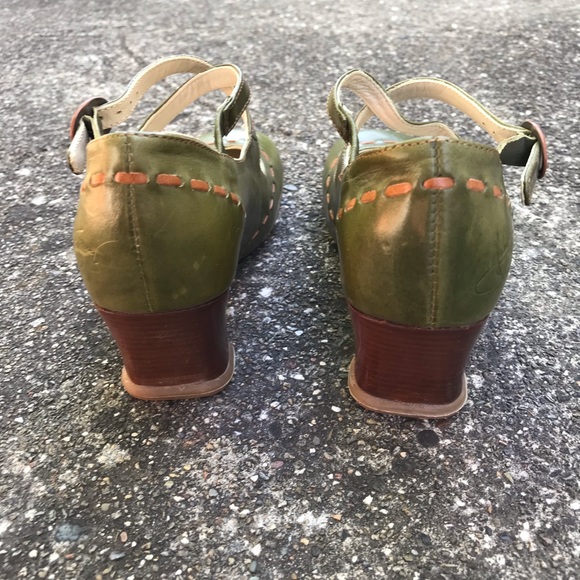 Heels - Picture 5 of 6